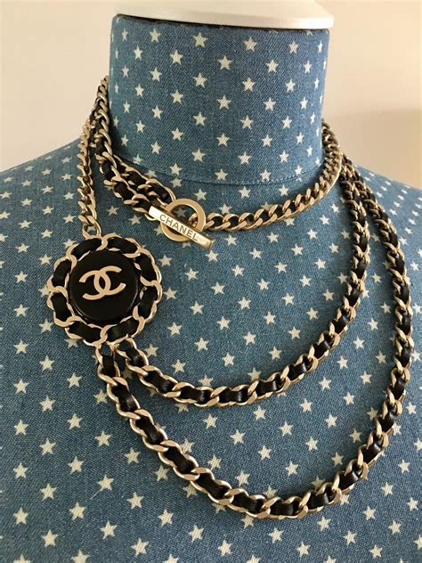 chanel anhänger|Chanel ring necklace.